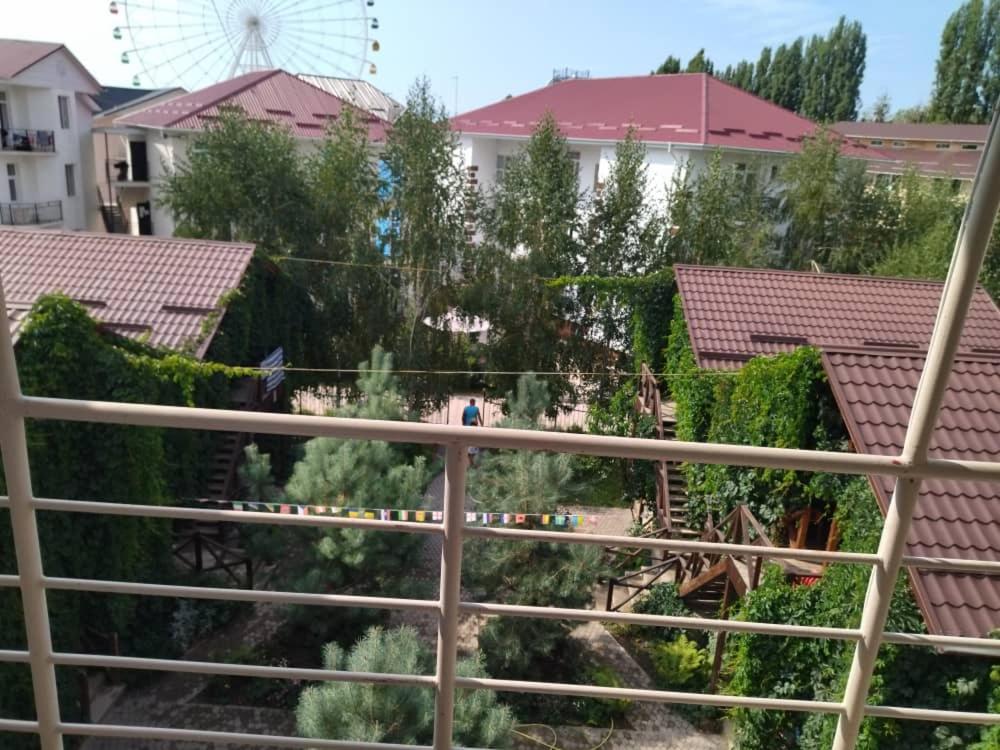 Hotel Gostinyi Dvor Bosteri Bagian luar foto