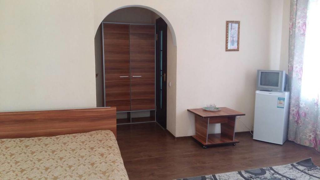 Hotel Gostinyi Dvor Bosteri Bagian luar foto