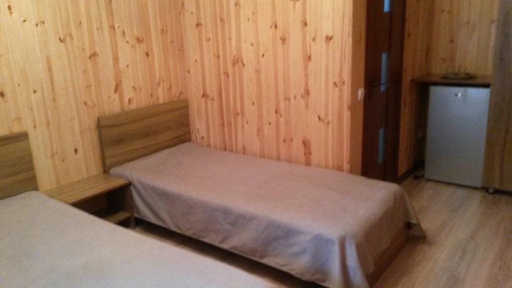 Hotel Gostinyi Dvor Bosteri Bagian luar foto